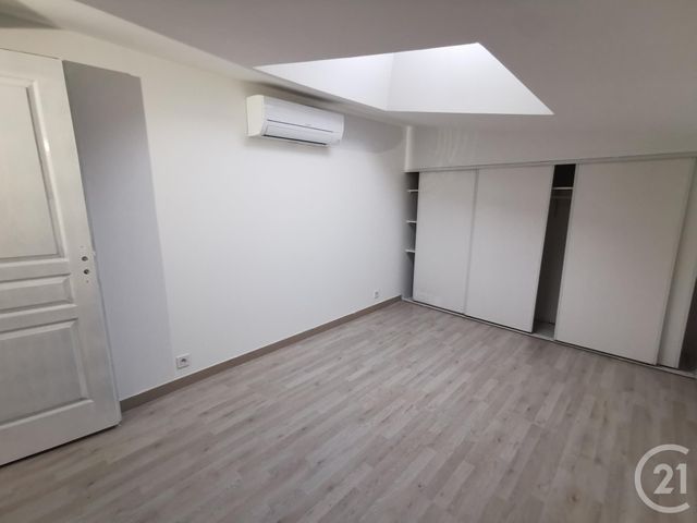 Appartement T2 à louer - 2 pièces - 53.2 m2 - NIMES - 30 - LANGUEDOC-ROUSSILLON - Century 21 Dhuoda