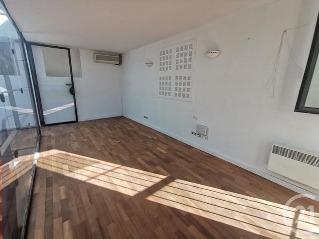 Appartement Local à louer - 3 pièces - 110.0 m2 - NIMES - 30 - LANGUEDOC-ROUSSILLON - Century 21 Dhuoda