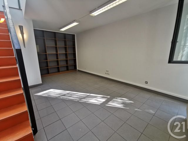 Appartement Local à louer - 3 pièces - 110.0 m2 - NIMES - 30 - LANGUEDOC-ROUSSILLON - Century 21 Dhuoda