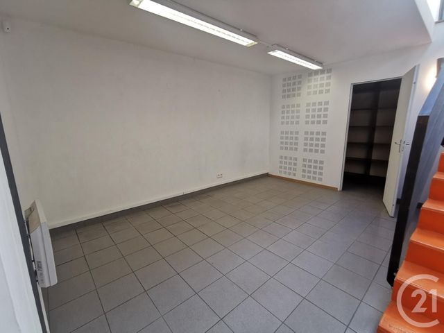 Appartement Local à louer - 3 pièces - 110.0 m2 - NIMES - 30 - LANGUEDOC-ROUSSILLON - Century 21 Dhuoda