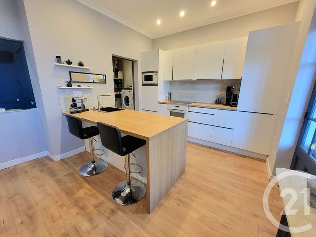 Afficher la photo en grand Appartement F3 à vendre - 3 pièces - 76.13 m2 - NIMES - 30 - LANGUEDOC-ROUSSILLON - Century 21 Dhuoda