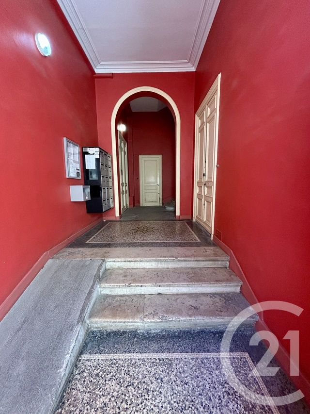 Appartement F2 à vendre - 2 pièces - 60.99 m2 - NIMES - 30 - LANGUEDOC-ROUSSILLON - Century 21 Dhuoda
