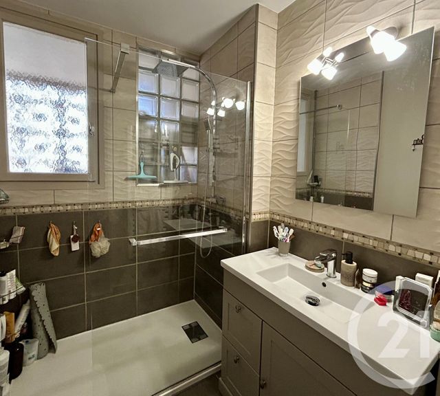 Appartement T4 à vendre - 4 pièces - 88.79 m2 - NIMES - 30 - LANGUEDOC-ROUSSILLON - Century 21 Dhuoda