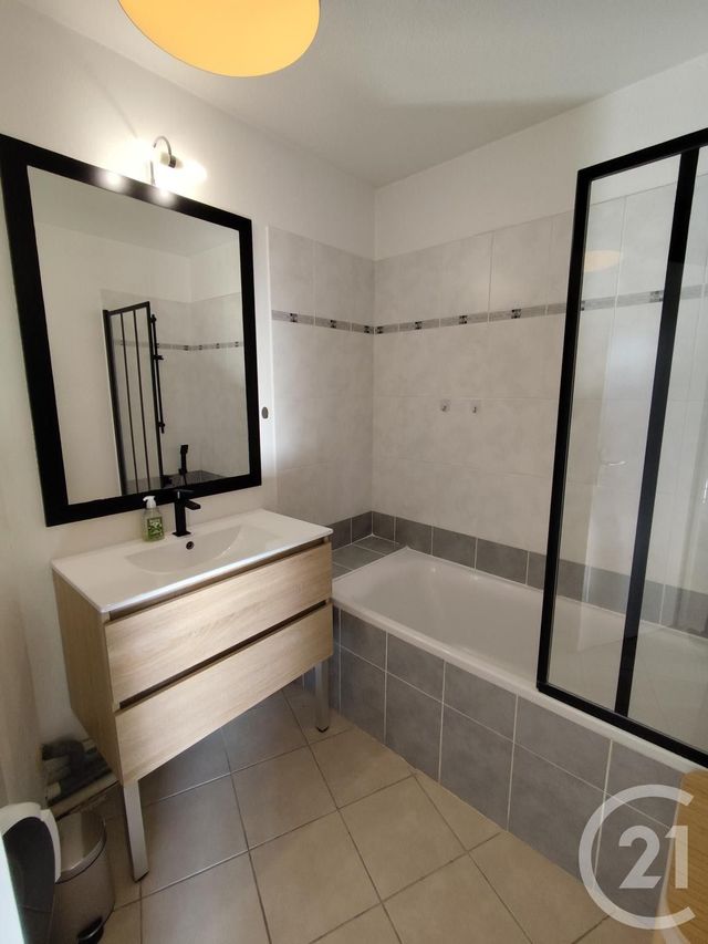 Appartement T3 à vendre - 3 pièces - 58.79 m2 - NIMES - 30 - LANGUEDOC-ROUSSILLON - Century 21 Dhuoda