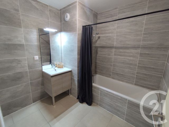 Appartement T3 à louer - 3 pièces - 72.2 m2 - NIMES - 30 - LANGUEDOC-ROUSSILLON - Century 21 Dhuoda