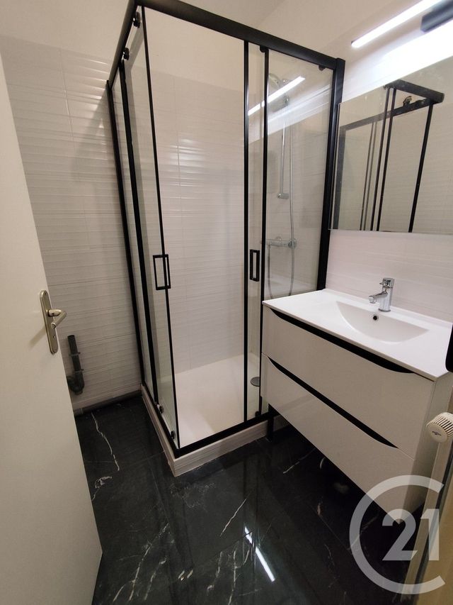 Appartement à louer - 2 pièces - 50.6 m2 - NIMES - 30 - LANGUEDOC-ROUSSILLON - Century 21 Dhuoda