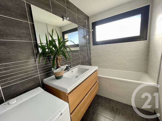 Appartement T3 à vendre - 3 pièces - 62.61 m2 - NIMES - 30 - LANGUEDOC-ROUSSILLON - Century 21 Dhuoda