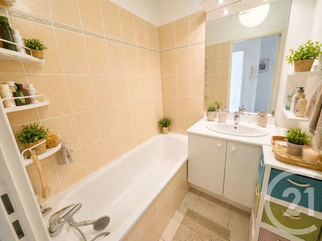 Appartement à vendre - 2 pièces - 37.0 m2 - NIMES - 30 - LANGUEDOC-ROUSSILLON - Century 21 Dhuoda