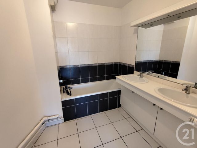 Appartement T4 à louer - 4 pièces - 83.42 m2 - NIMES - 30 - LANGUEDOC-ROUSSILLON - Century 21 Dhuoda