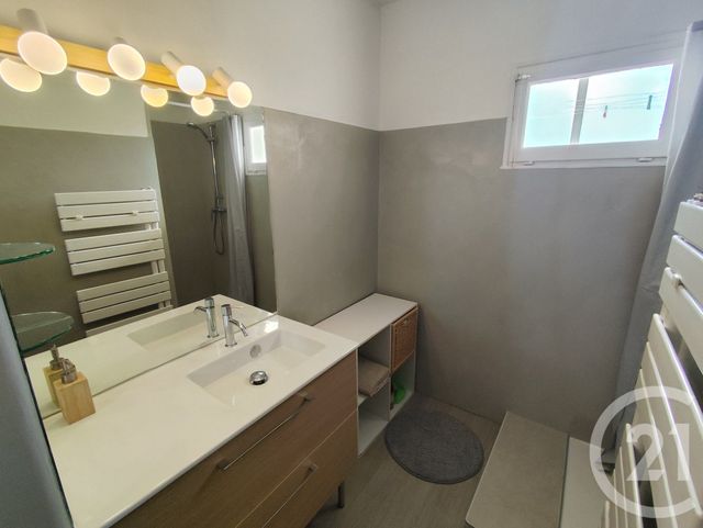 Appartement T3 à louer - 3 pièces - 53.95 m2 - NIMES - 30 - LANGUEDOC-ROUSSILLON - Century 21 Dhuoda