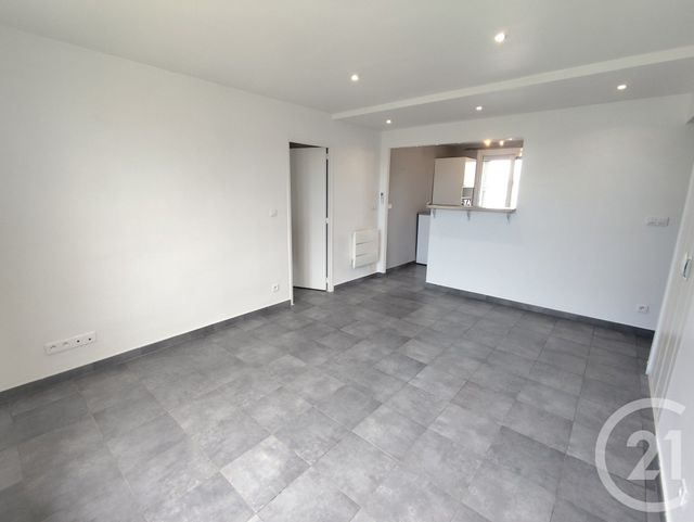 Appartement T3 à louer - 3 pièces - 51.32 m2 - NIMES - 30 - LANGUEDOC-ROUSSILLON - Century 21 Dhuoda
