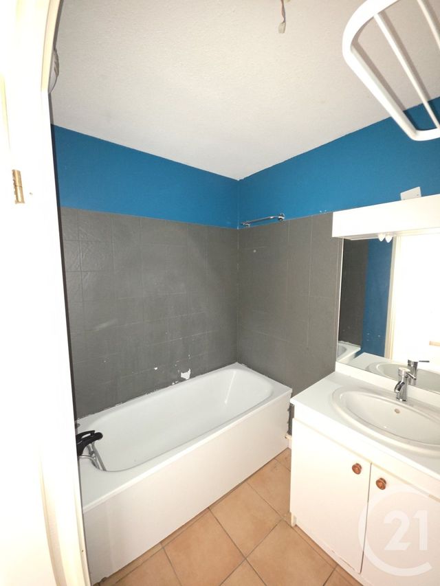 Appartement F1 bis à vendre - 3 pièces - 53.06 m2 - NIMES - 30 - LANGUEDOC-ROUSSILLON - Century 21 Dhuoda