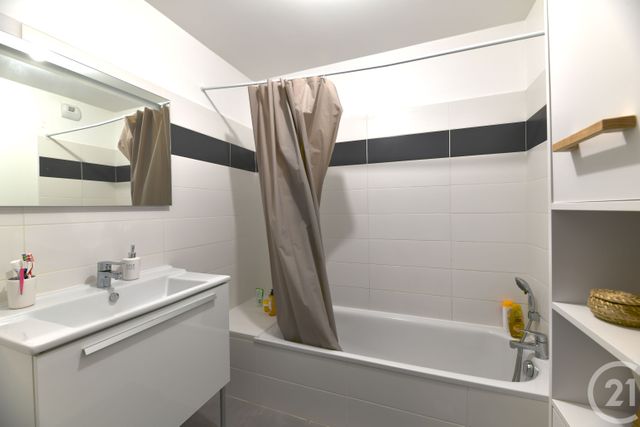Appartement T3 à louer - 3 pièces - 58.16 m2 - NIMES - 30 - LANGUEDOC-ROUSSILLON - Century 21 Dhuoda