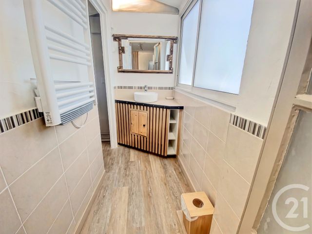 Appartement T3 à louer - 4 pièces - 61.33 m2 - NIMES - 30 - LANGUEDOC-ROUSSILLON - Century 21 Dhuoda