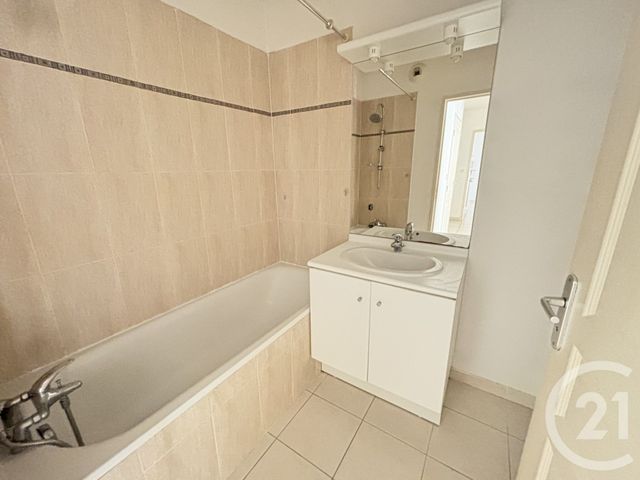 Appartement T3 à louer - 3 pièces - 55.02 m2 - NIMES - 30 - LANGUEDOC-ROUSSILLON - Century 21 Dhuoda