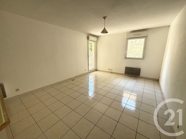 Appartement T3 à louer - 3 pièces - 55.02 m2 - NIMES - 30 - LANGUEDOC-ROUSSILLON - Century 21 Dhuoda