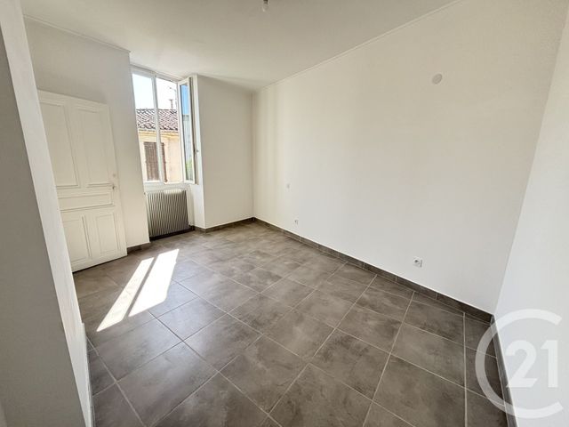 Appartement T3 à louer - 3 pièces - 70.5 m2 - NIMES - 30 - LANGUEDOC-ROUSSILLON - Century 21 Dhuoda