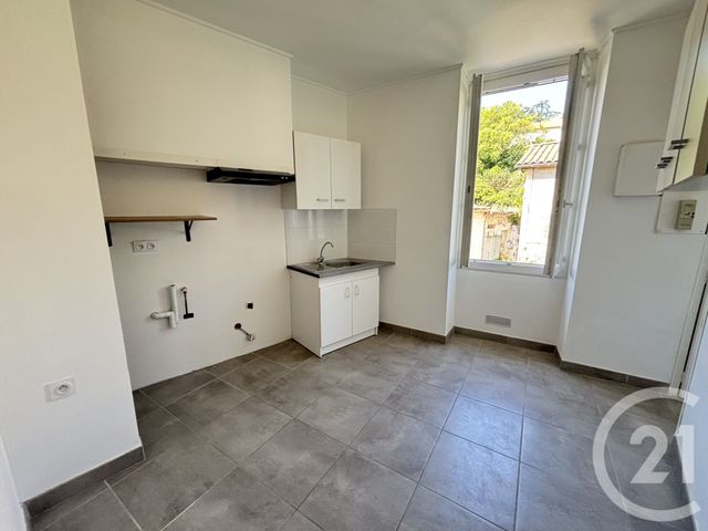 Appartement T3 à louer - 3 pièces - 70.5 m2 - NIMES - 30 - LANGUEDOC-ROUSSILLON - Century 21 Dhuoda