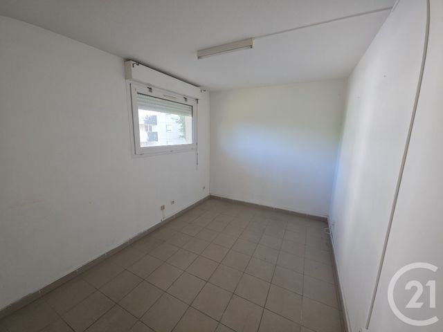 Appartement T3 à vendre - 3 pièces - 57.12 m2 - NIMES - 30 - LANGUEDOC-ROUSSILLON - Century 21 Dhuoda