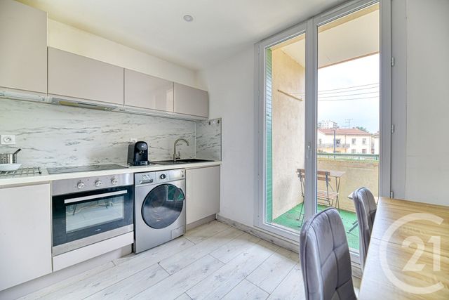 Appartement T4 à louer - 4 pièces - 64.26 m2 - NIMES - 30 - LANGUEDOC-ROUSSILLON - Century 21 Dhuoda