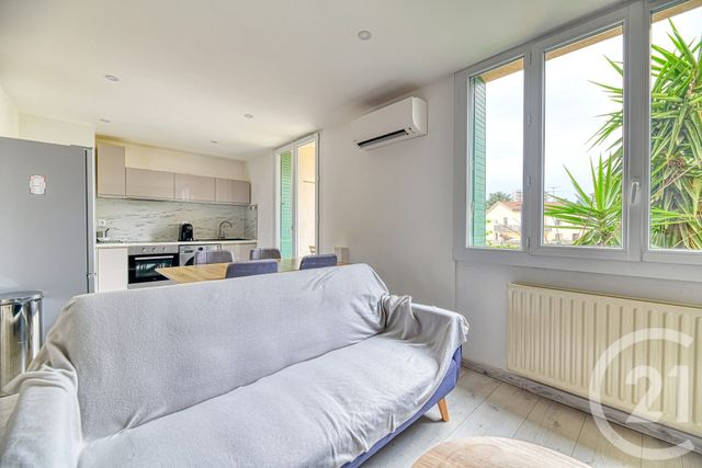 Appartement T4 à louer - 4 pièces - 64.26 m2 - NIMES - 30 - LANGUEDOC-ROUSSILLON - Century 21 Dhuoda