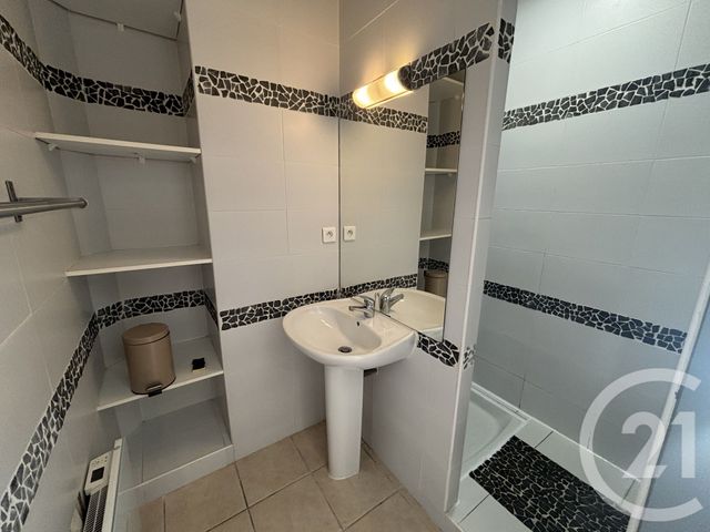 Appartement Duplex à louer - 2 pièces - 44.75 m2 - NIMES - 30 - LANGUEDOC-ROUSSILLON - Century 21 Dhuoda