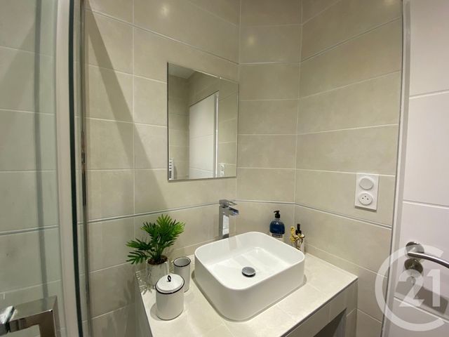 Appartement T3 à louer - 3 pièces - 40.5 m2 - NIMES - 30 - LANGUEDOC-ROUSSILLON - Century 21 Dhuoda