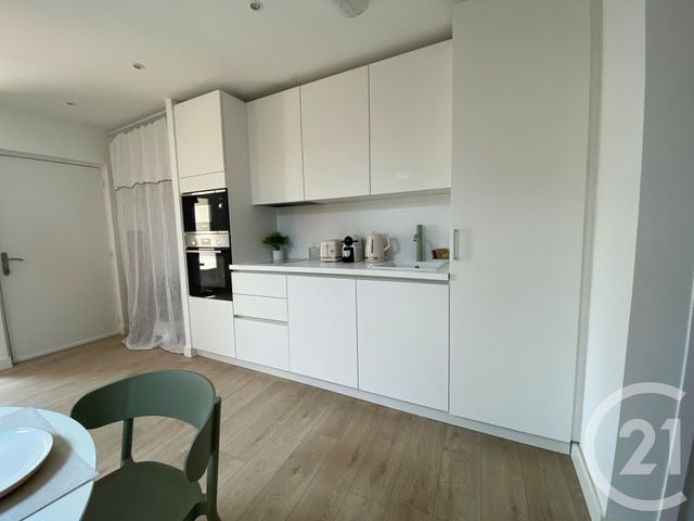Appartement T3 à louer - 3 pièces - 40.5 m2 - NIMES - 30 - LANGUEDOC-ROUSSILLON - Century 21 Dhuoda