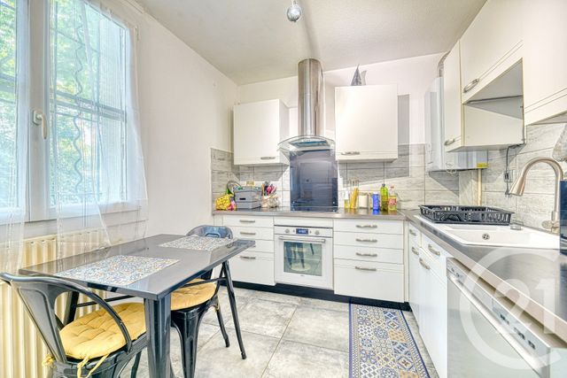 Appartement T4 à louer - 4 pièces - 81.68 m2 - NIMES - 30 - LANGUEDOC-ROUSSILLON - Century 21 Dhuoda