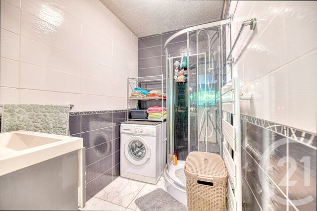 Appartement T4 à louer - 4 pièces - 81.68 m2 - NIMES - 30 - LANGUEDOC-ROUSSILLON - Century 21 Dhuoda