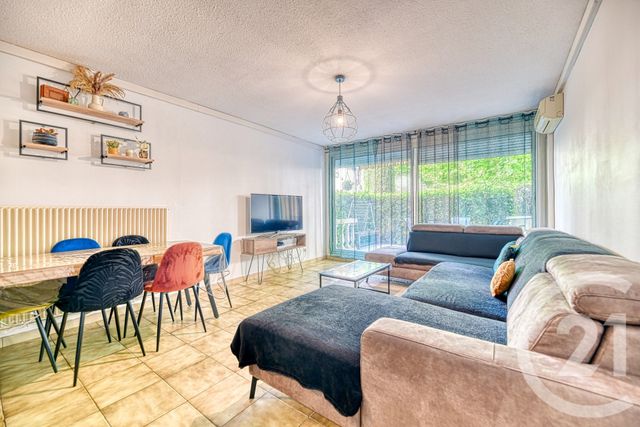 Appartement T4 à louer - 4 pièces - 81.68 m2 - NIMES - 30 - LANGUEDOC-ROUSSILLON - Century 21 Dhuoda
